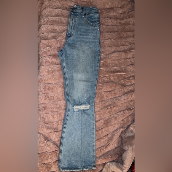 Abercrombie & Fitch Kick Flare Ultra High Rise Jean Size 6/26. Perfect condition - Picture 3 of 4